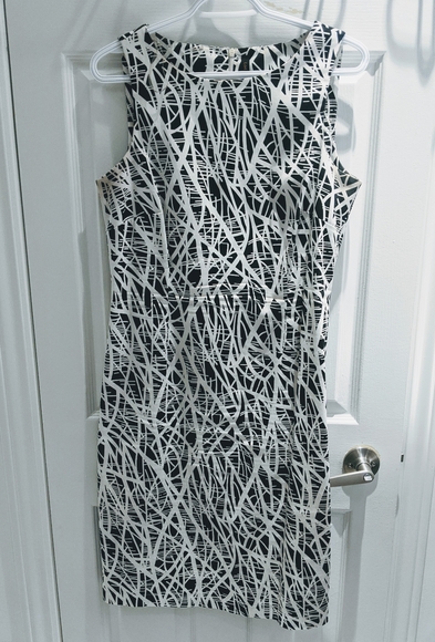 Lori M- Sleeveless Black and White dress, Size - M - Picture 2 of 5
